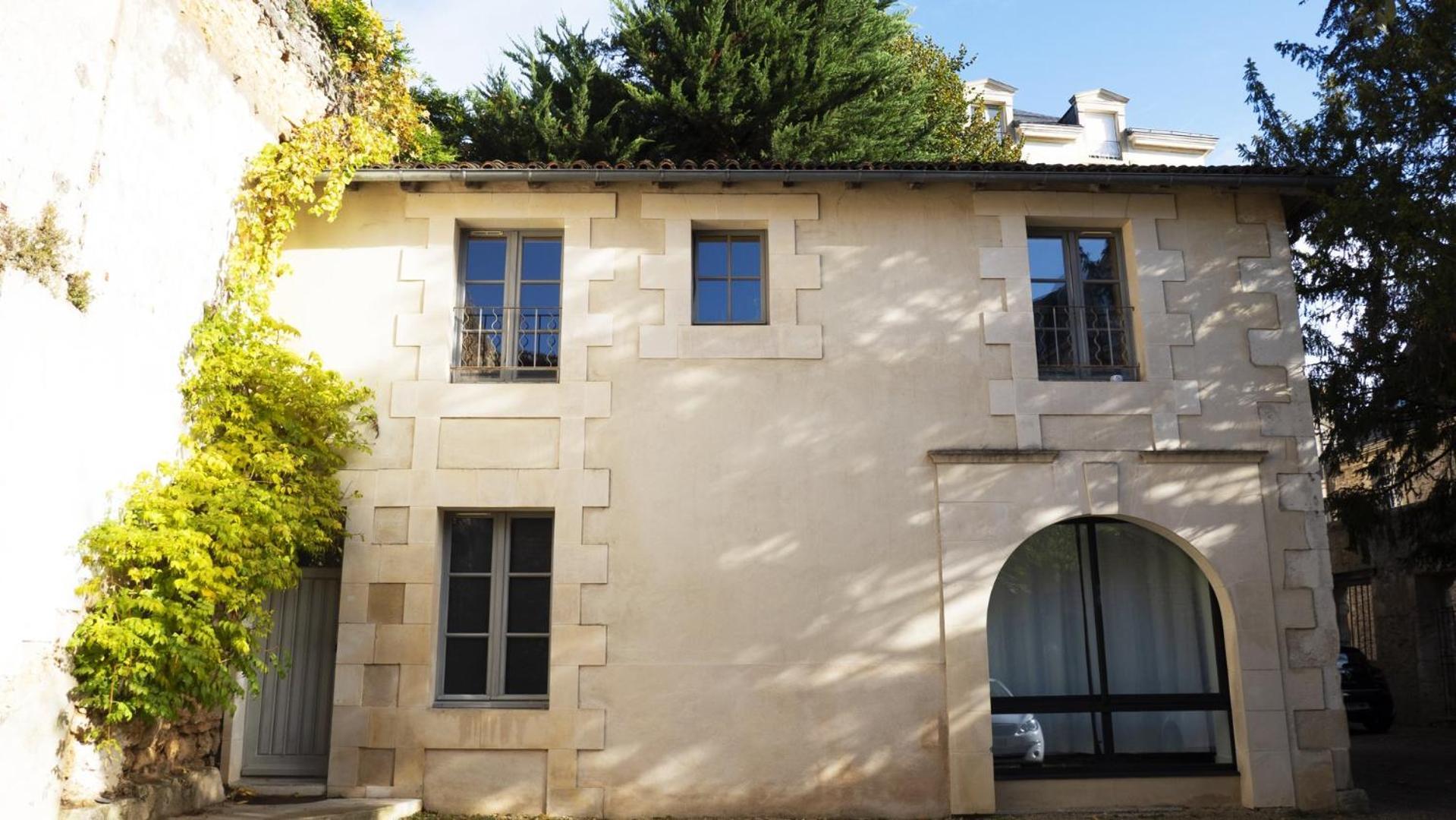 Apartment Le Celeste: Hypercentre, Quiet And Parking Poitiers